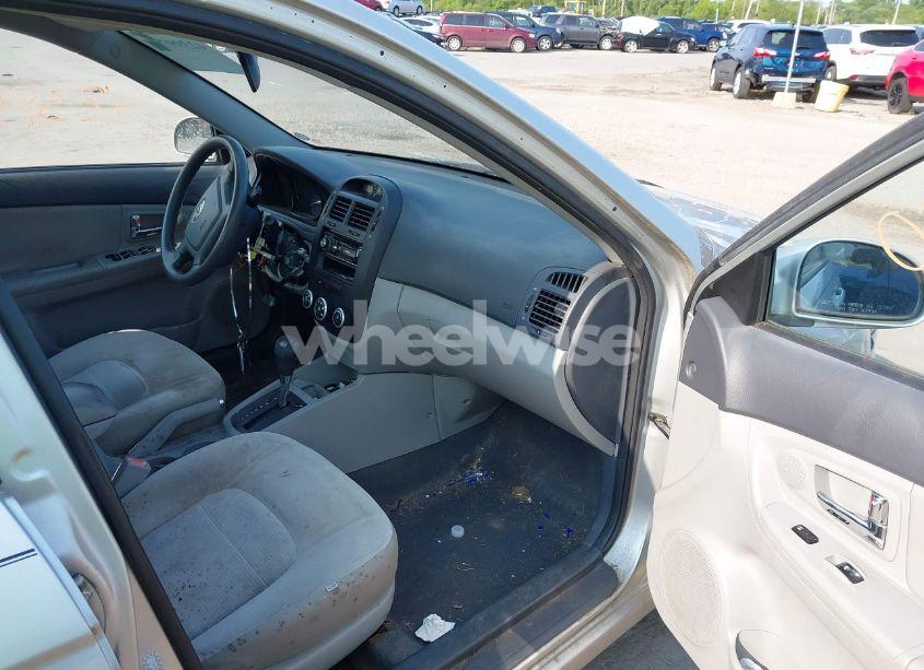 Photo 5 of 2009 Kia Spectra EX (VIN KNAFE222195619595)