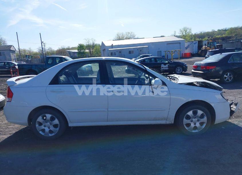 Photo 13 of 2009 Kia Spectra LX (VIN KNAFE222595616439)
