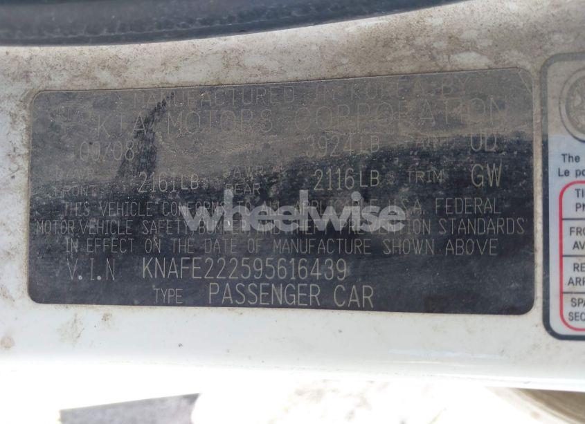 Photo 9 of 2009 Kia Spectra LX (VIN KNAFE222595616439)