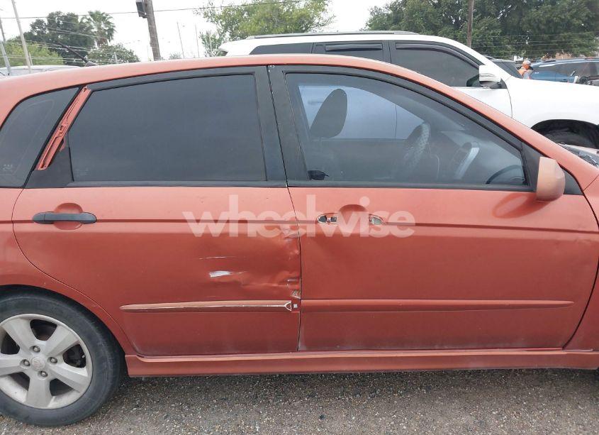 Photo 13 of 2009 Kia Spectra5 SX (VIN KNAFE241995024725)