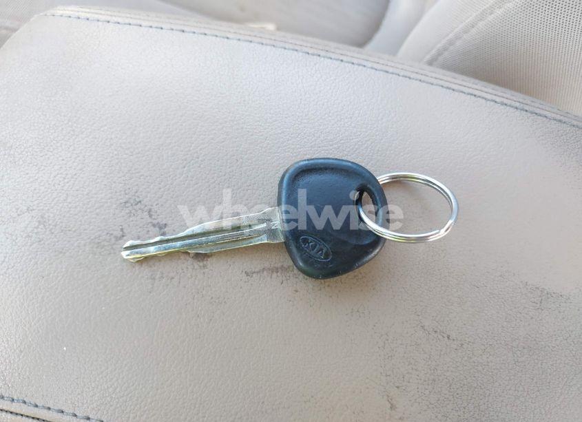 Photo 11 of 2007 Kia Rondo LX (VIN KNAFG525777082688)