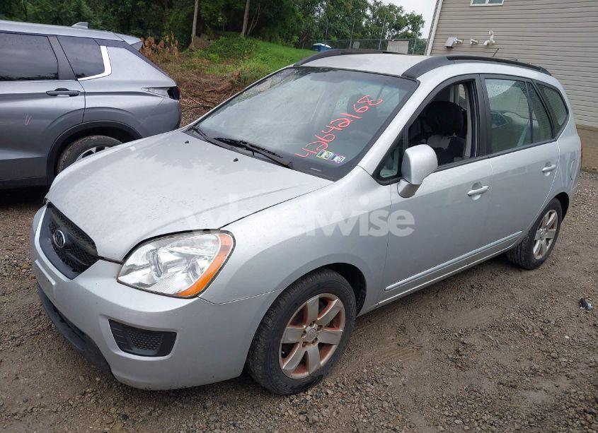 Photo 2 of 2008 Kia Rondo LX V6 (VIN KNAFG526287137946)