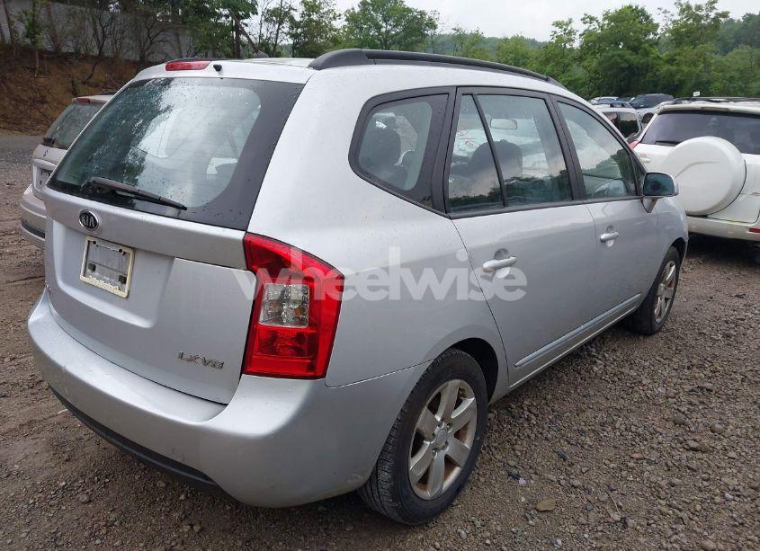 Photo 4 of 2008 Kia Rondo LX V6 (VIN KNAFG526287137946)
