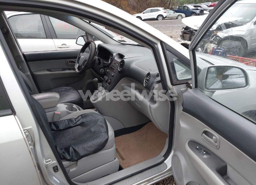 Photo 5 of 2008 Kia Rondo LX V6 (VIN KNAFG526287137946)