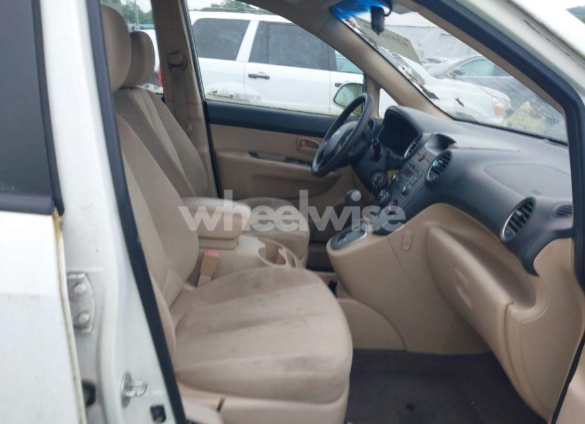 Photo 5 of 2008 Kia Rondo LX V6 (VIN KNAFG526387170843)