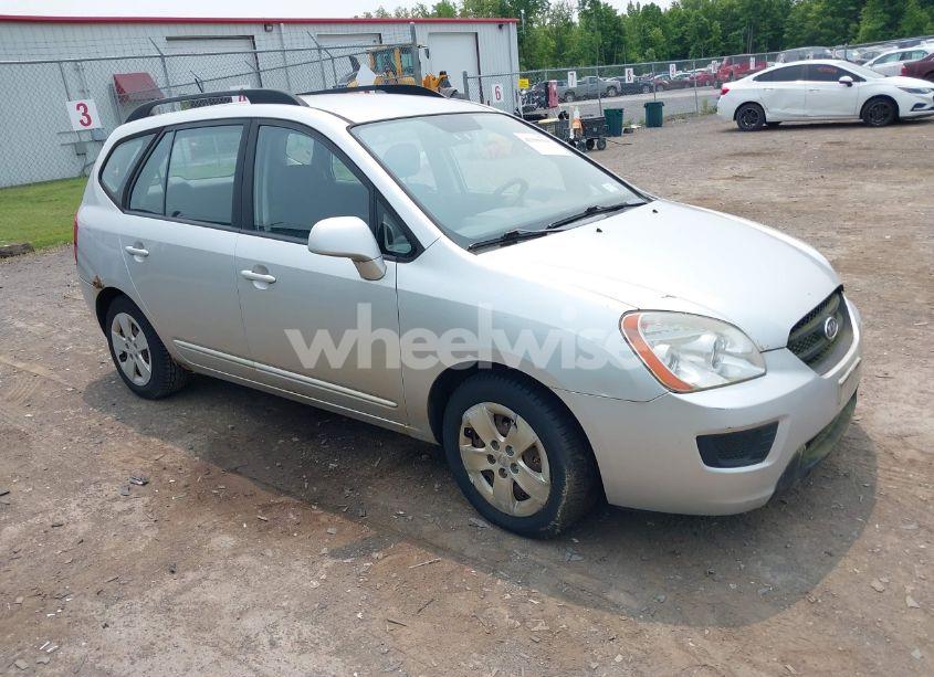 2009 Kia Rondo LX V6 (VIN KNAFG526697252826) main photo