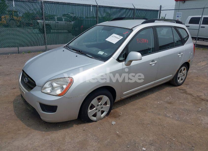 Photo 2 of 2009 Kia Rondo LX V6 (VIN KNAFG526697252826)