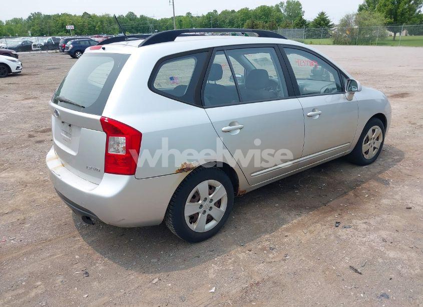 Photo 4 of 2009 Kia Rondo LX V6 (VIN KNAFG526697252826)