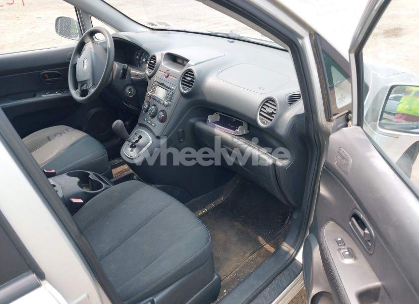 Photo 5 of 2009 Kia Rondo LX V6 (VIN KNAFG526697252826)