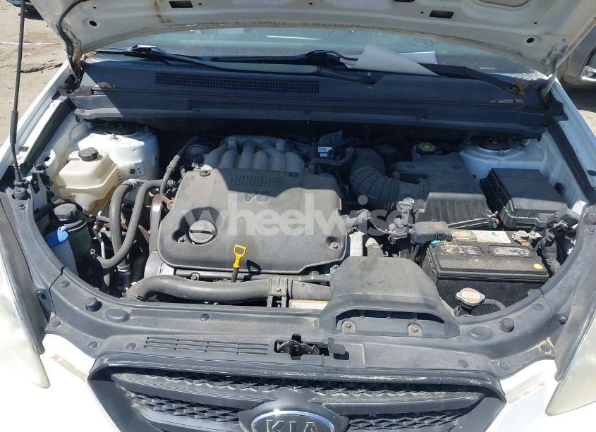 Photo 10 of 2008 Kia Rondo LX V6 (VIN KNAFG526X87151416)