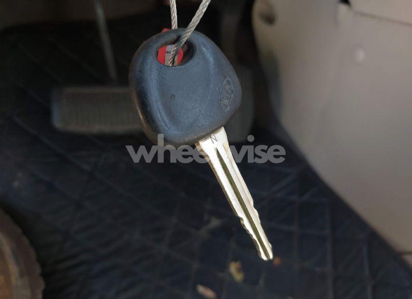 Photo 11 of 2008 Kia Rondo LX V6 (VIN KNAFG526X87151416)