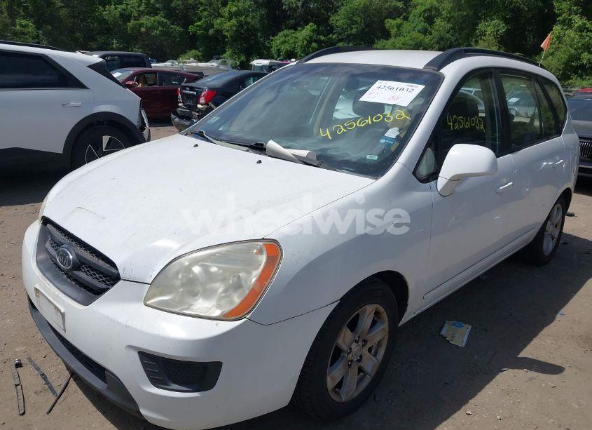 Photo 2 of 2008 Kia Rondo LX V6 (VIN KNAFG526X87151416)