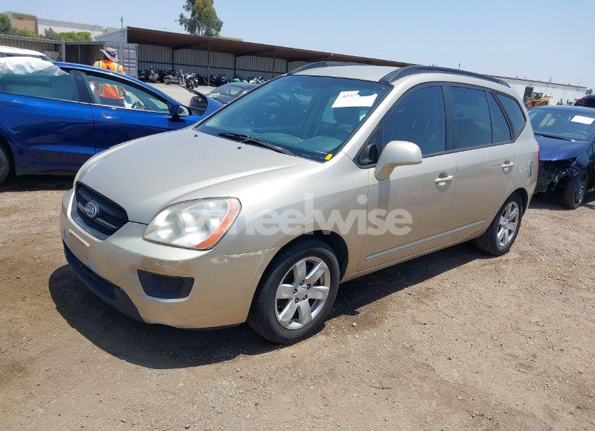 Photo 2 of 2008 Kia Rondo LX V6 (VIN KNAFG526X87151643)