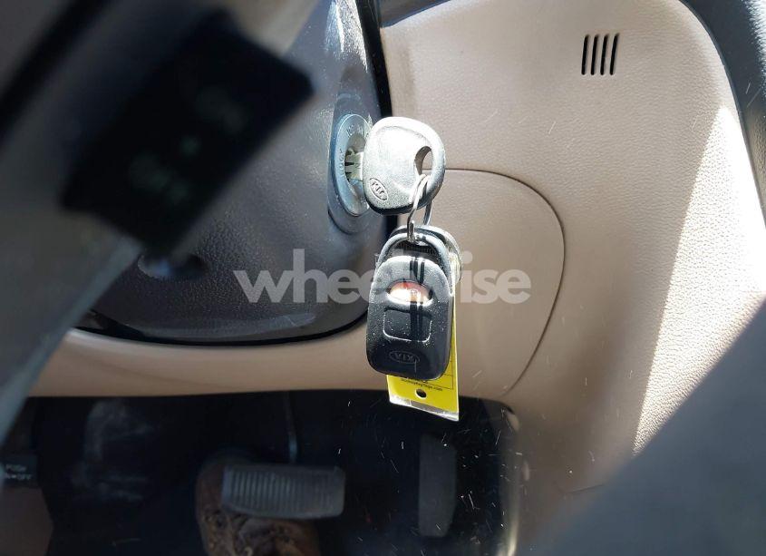 Photo 11 of 2009 Kia Rondo LX (VIN KNAFG528797260225)