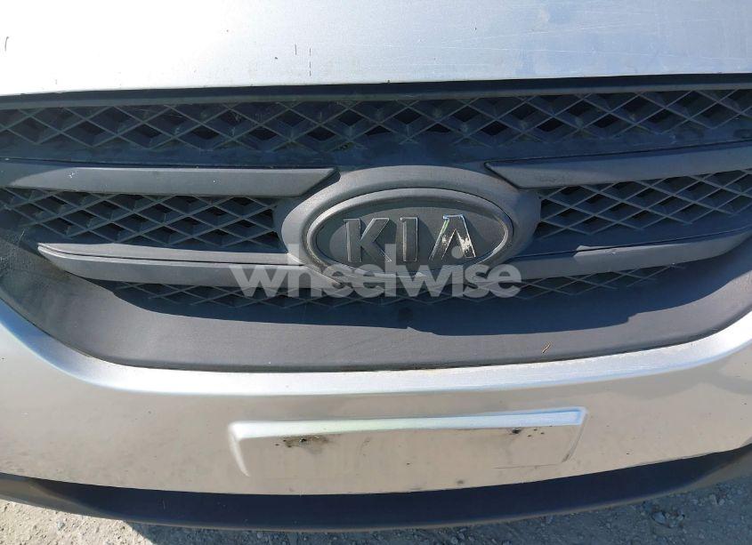 Photo 13 of 2009 Kia Rondo LX (VIN KNAFG529097261953)