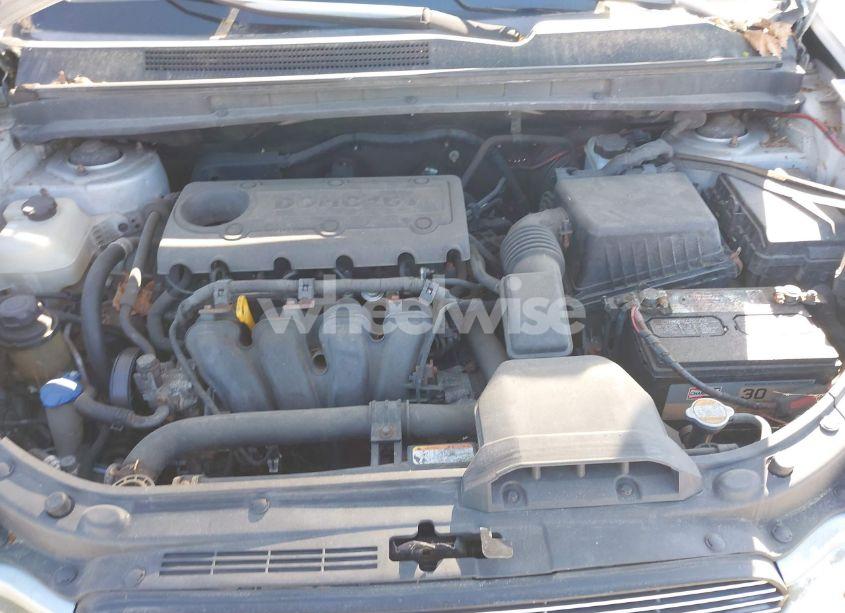 Photo 10 of 2009 Kia Rondo LX (VIN KNAFG529597262211)