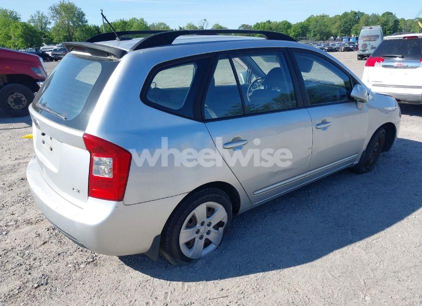 Photo 4 of 2009 Kia Rondo LX (VIN KNAFG529597262211)