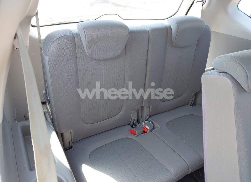 Photo 12 of 2009 Kia Rondo LX (VIN KNAFG529797276207)