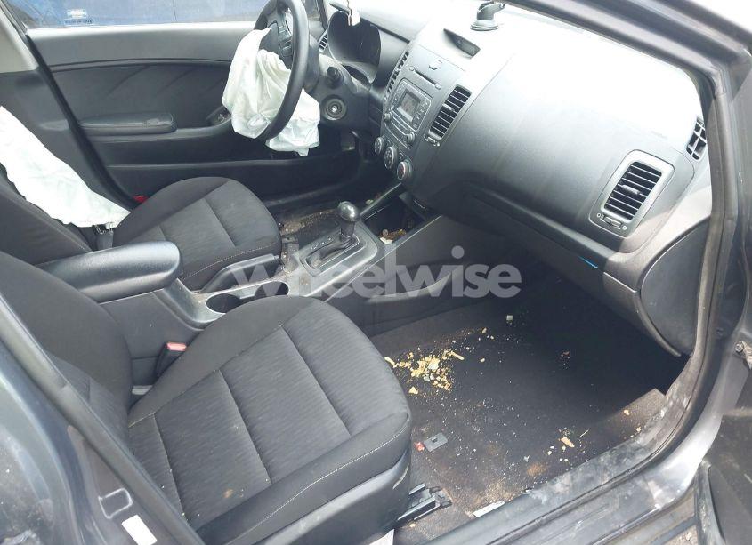 Photo 5 of 2016 Kia Forte LX (VIN KNAFK4A61G5611356)