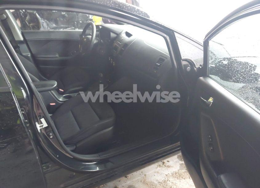 Photo 5 of 2016 Kia Forte LX (VIN KNAFK4A61G5617139)