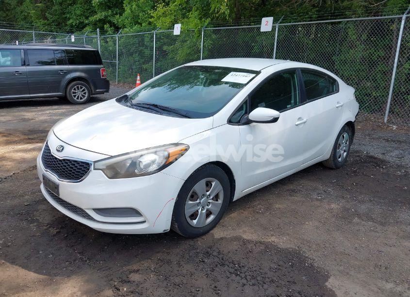 Photo 2 of 2016 Kia Forte LX (VIN KNAFK4A62G5445929)
