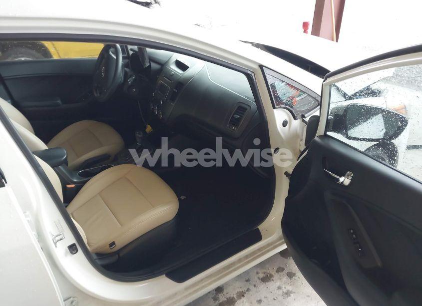 Photo 5 of 2016 Kia Forte LX (VIN KNAFK4A62G5457918)