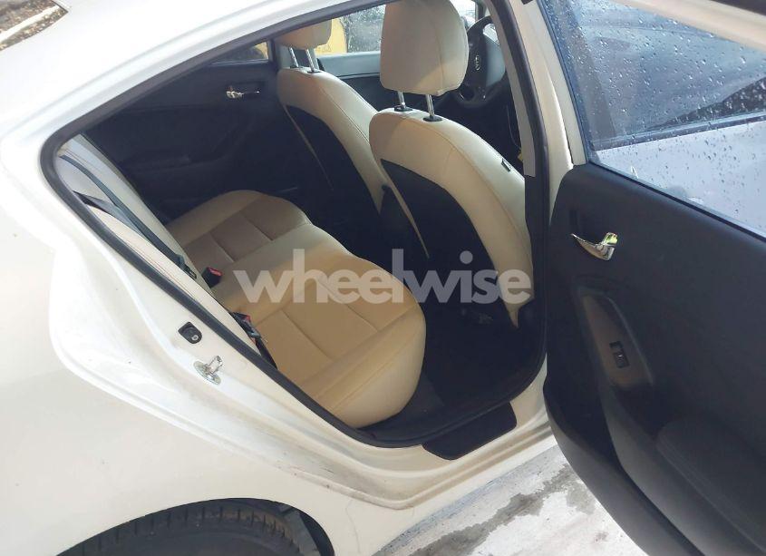 Photo 8 of 2016 Kia Forte LX (VIN KNAFK4A62G5457918)