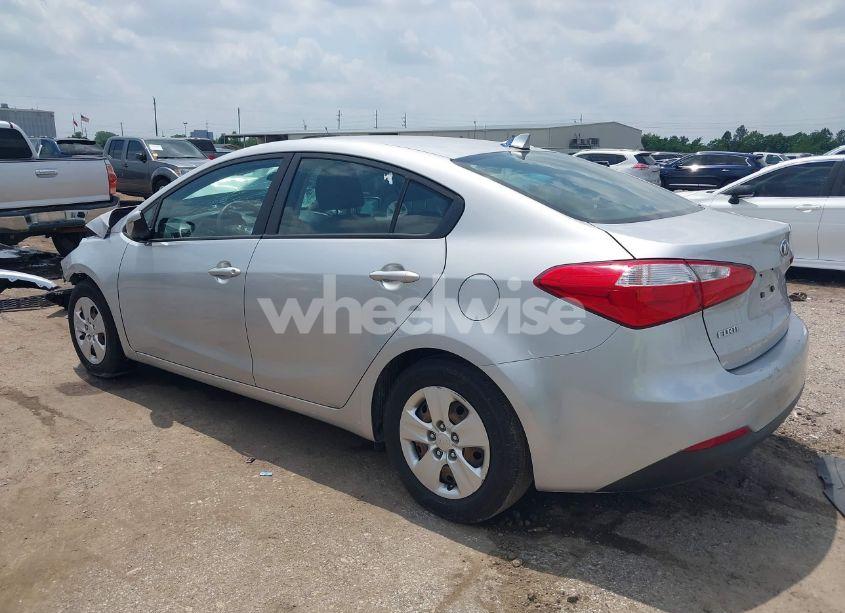Photo 3 of 2016 Kia Forte LX (VIN KNAFK4A62G5585740)