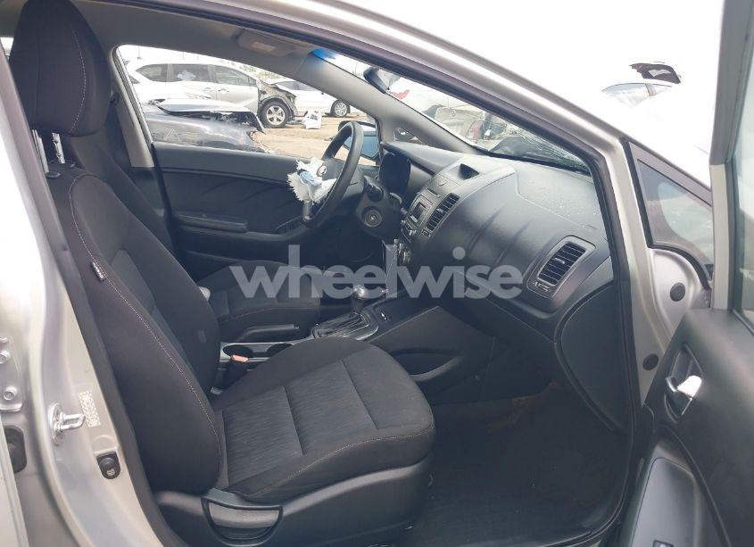 Photo 5 of 2016 Kia Forte LX (VIN KNAFK4A62G5585740)