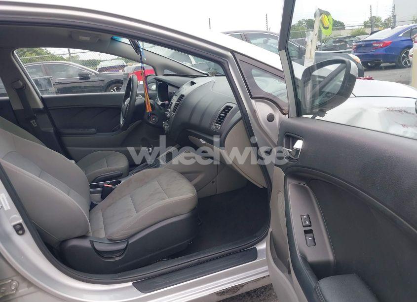 Photo 5 of 2015 Kia Forte LX (VIN KNAFK4A63F5337754)