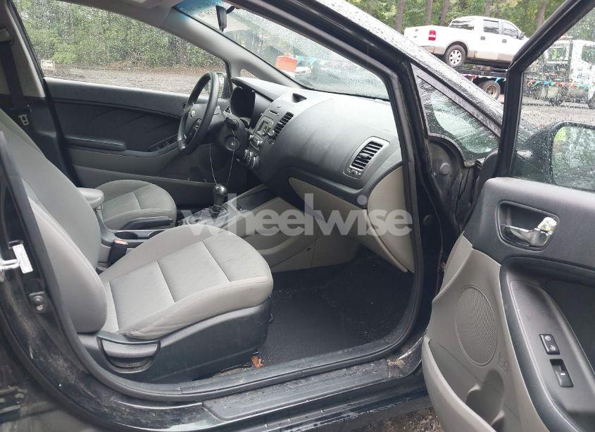 Photo 5 of 2016 Kia Forte LX (VIN KNAFK4A63G5540385)