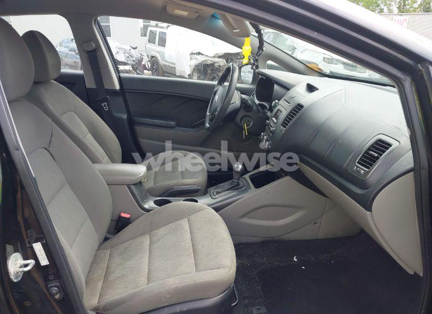 Photo 5 of 2016 Kia Forte LX (VIN KNAFK4A63G5612685)