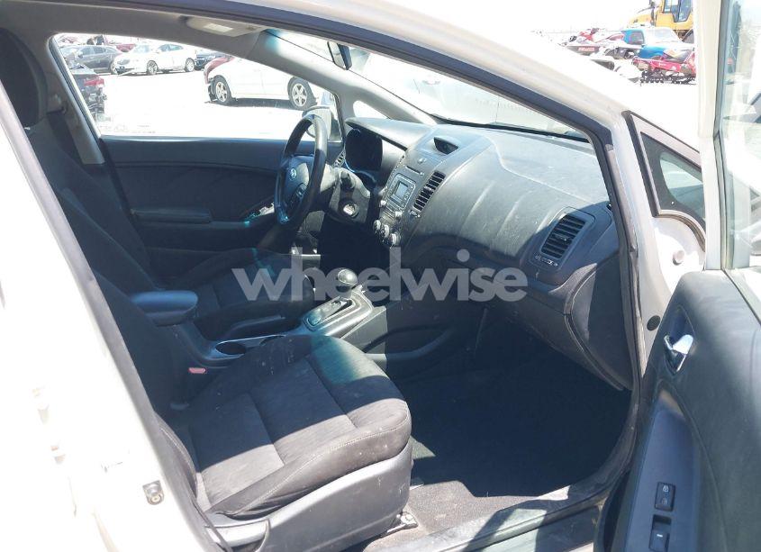 Photo 5 of 2016 Kia Forte LX (VIN KNAFK4A63G5618180)