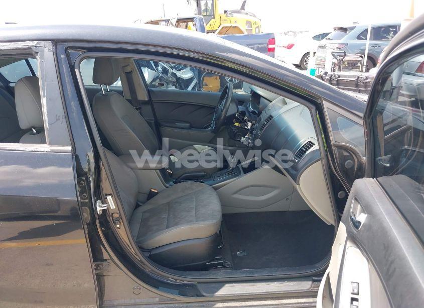 Photo 5 of 2015 Kia Forte LX (VIN KNAFK4A64F5375008)