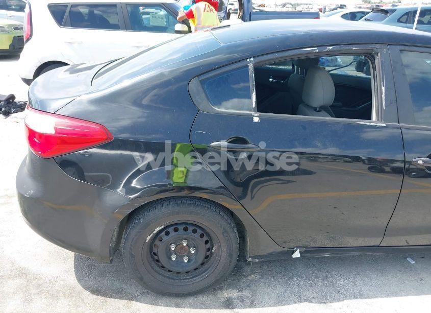 Photo 6 of 2015 Kia Forte LX (VIN KNAFK4A64F5375008)