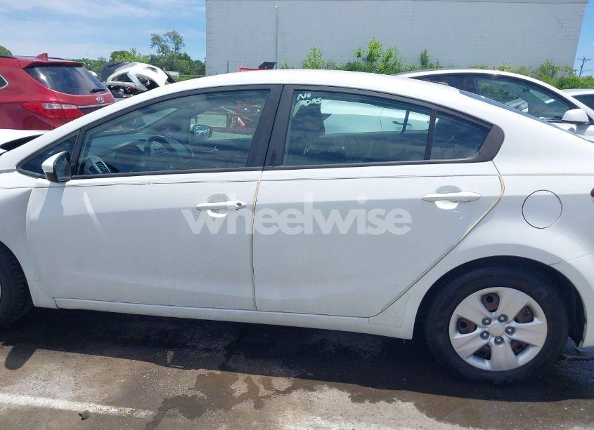 Photo 14 of 2016 Kia Forte LX (VIN KNAFK4A64G5603669)