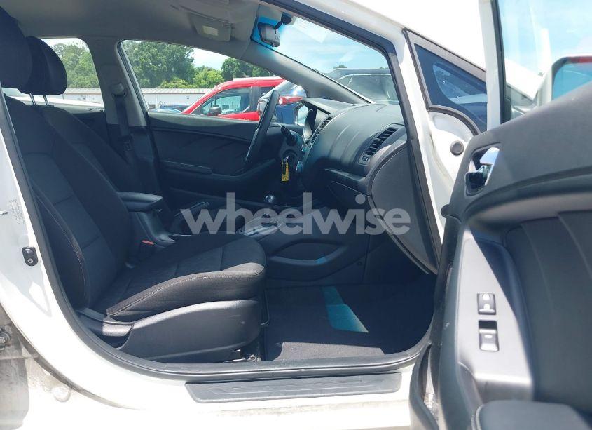 Photo 5 of 2016 Kia Forte LX (VIN KNAFK4A64G5603669)