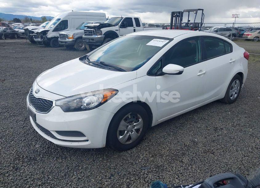 Photo 2 of 2016 Kia Forte LX (VIN KNAFK4A64G5619676)
