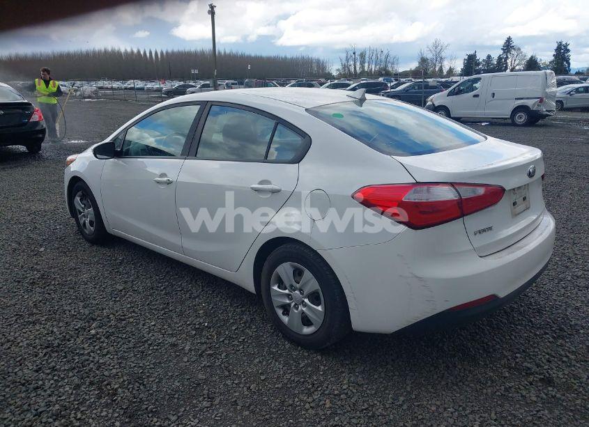 Photo 3 of 2016 Kia Forte LX (VIN KNAFK4A64G5619676)