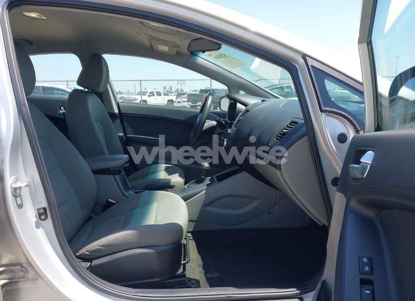 Photo 5 of 2015 Kia Forte LX (VIN KNAFK4A66F5340342)