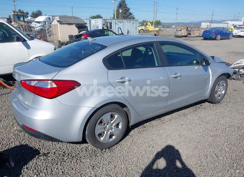Photo 4 of 2016 Kia Forte LX (VIN KNAFK4A66G5577026)
