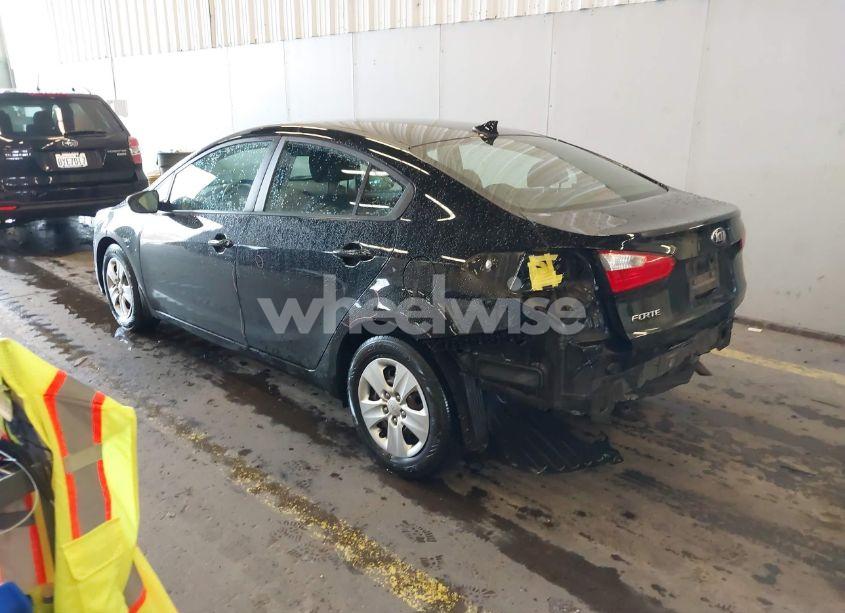 Photo 3 of 2016 Kia Forte LX (VIN KNAFK4A66G5612745)