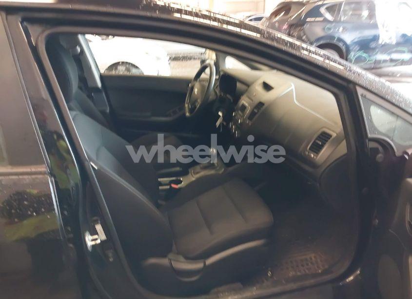 Photo 5 of 2016 Kia Forte LX (VIN KNAFK4A66G5612745)