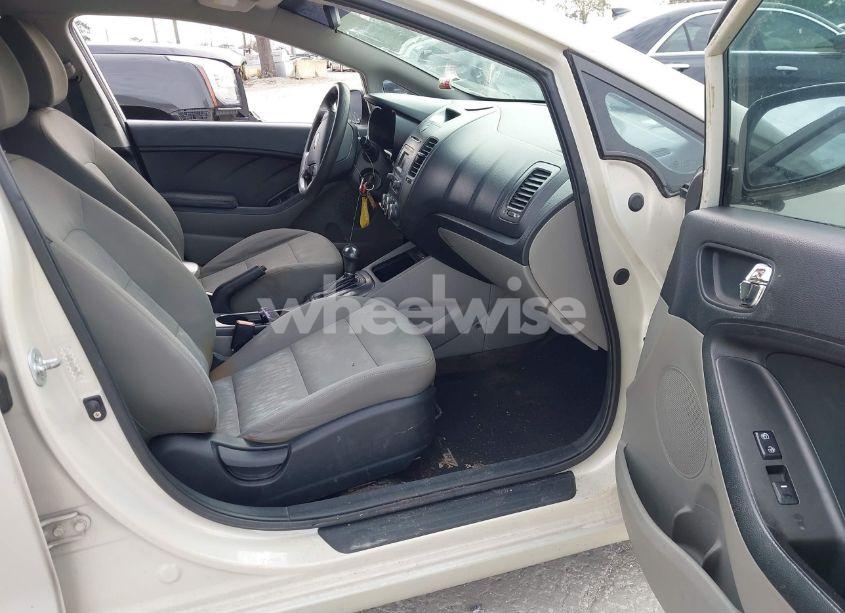 Photo 5 of 2014 Kia Forte LX (VIN KNAFK4A67E5193334)