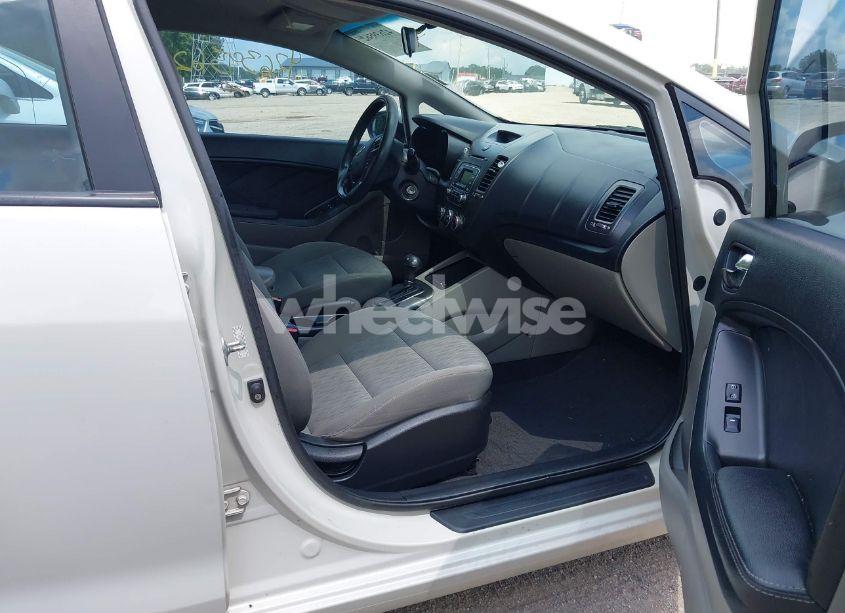 Photo 5 of 2015 Kia Forte LX (VIN KNAFK4A67F5412634)