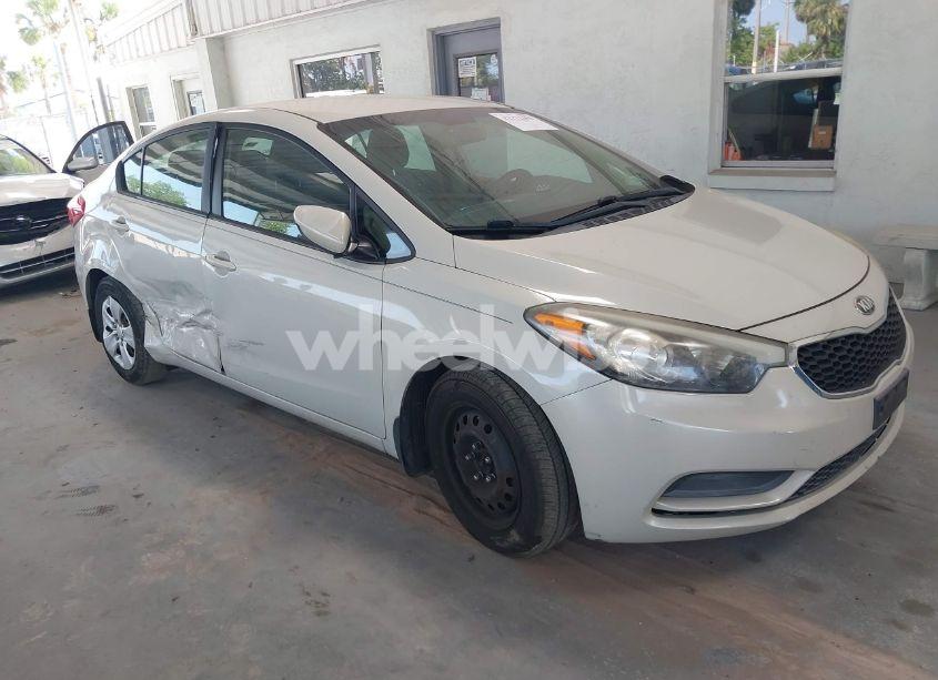 2015 Kia Forte LX (VIN KNAFK4A68F5295100) main photo