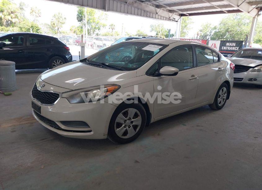 Photo 2 of 2015 Kia Forte LX (VIN KNAFK4A68F5295100)