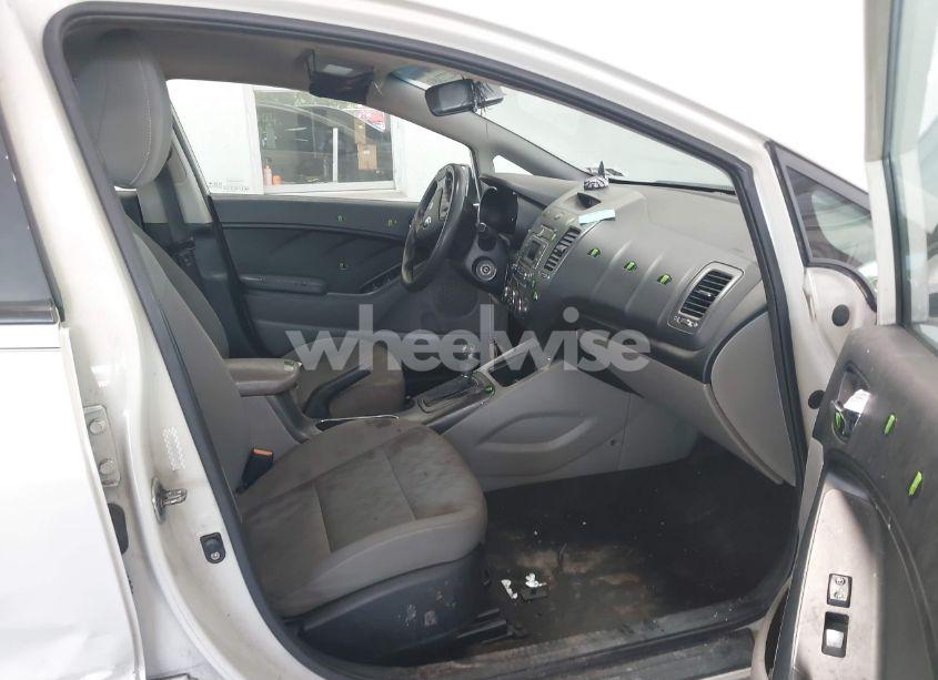 Photo 5 of 2015 Kia Forte LX (VIN KNAFK4A68F5295100)