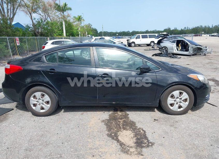 Photo 13 of 2015 Kia Forte LX (VIN KNAFK4A68F5390871)