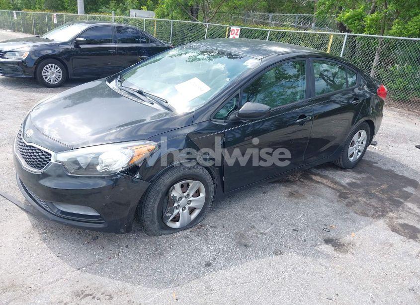 Photo 2 of 2015 Kia Forte LX (VIN KNAFK4A68F5390871)